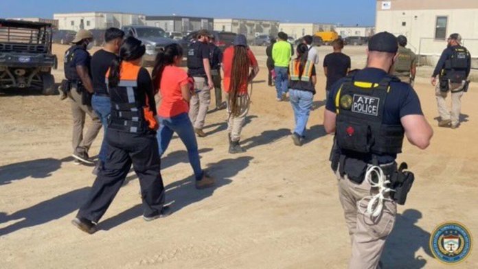 Una redada de inmigración en una ensambladora de vehículos en Georgia, Estados Unidos resultó en la detención de 475 trabajadores.