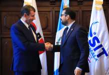 Mineduc y Superintendencia de Telecomunicaciones firman convenio en busca de conectividad digital en escuelas El Ministerio de Educación y la Superintendencia de Telecomunicaciones firmaron un convenio para llevar conectividad a estudiantes
