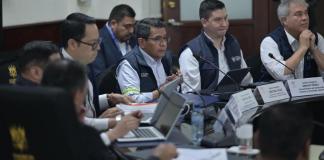 El ministro de Comunicaciones, Miguel Ángel Díaz, acude a citación de jefes de bloque en el Congreso. Foto: La Hora / Fabricio Alonzo