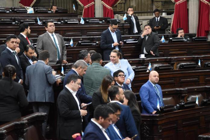 Varios diputados de oposición aprobaron el Decreto 7-2025, a la que oficialistas presentaron objeciones. Foto: La Hora / José Orozco