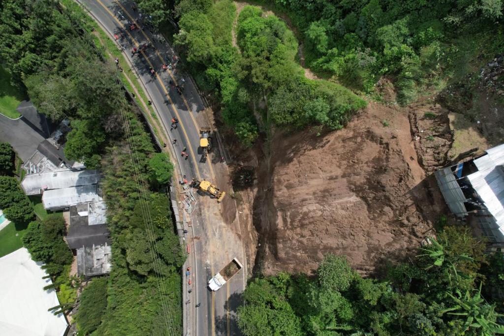 Una vivienda se encuentra en el área donde hubo un derrumbe en Boca del Monte, pero el alcalde de Villa Canales informó que no tuvieron respuesta de alguna persona para que sea desalojada. Foto: La Hora / Fabricio Alonzo