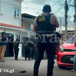 La Policía Nacional Civil (PNC) se enfrentó a un grupo de presuntos pandilleros en el Barrio El Gallito, zona 3. Foto La Hora: Daniel Ramírez