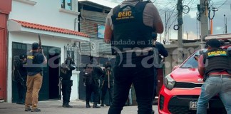 La Policía Nacional Civil (PNC) se enfrentó a un grupo de presuntos pandilleros en el Barrio El Gallito, zona 3. Foto La Hora: Daniel Ramírez
