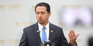 El presidente del organismo Legislativo, Nery Ramos, responde por información relacionada a la creación de salas de Apelaciones. Foto: Congreso de la República