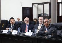 Asíes, Fundación 2020 e Icefi coinciden en revisar asignaciones en proyecto de presupuesto 2026 Economistas de Asies, Fundación 2020 e Icefi acudieron a la reunión con la comisión legislativa de Finanzas. Foto: Congreso de la República