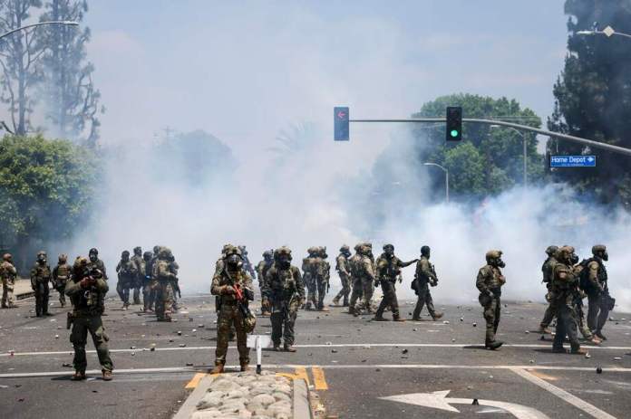 Redadas migratorias se intensifican en ciudades santuario con apoyo de la Corte Suprema.