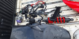 Capturan a dos hombres por vender piezas de una moto robada en la plataforma de Marketplace.