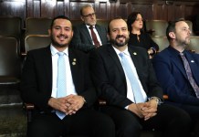 El secretario de la CSJ que no se queda en el despacho y acompaña a magistrados a actos ajenos a su cargo Los secretarios de la Corte Suprema de Justicia, Emanuel Moina Castañeda (izquierda) y Sergio Ayala Acevedo (derecha) acompañaron a algunos magistrados a la sesión solemne. Foto: Corte Suprema de Justicia