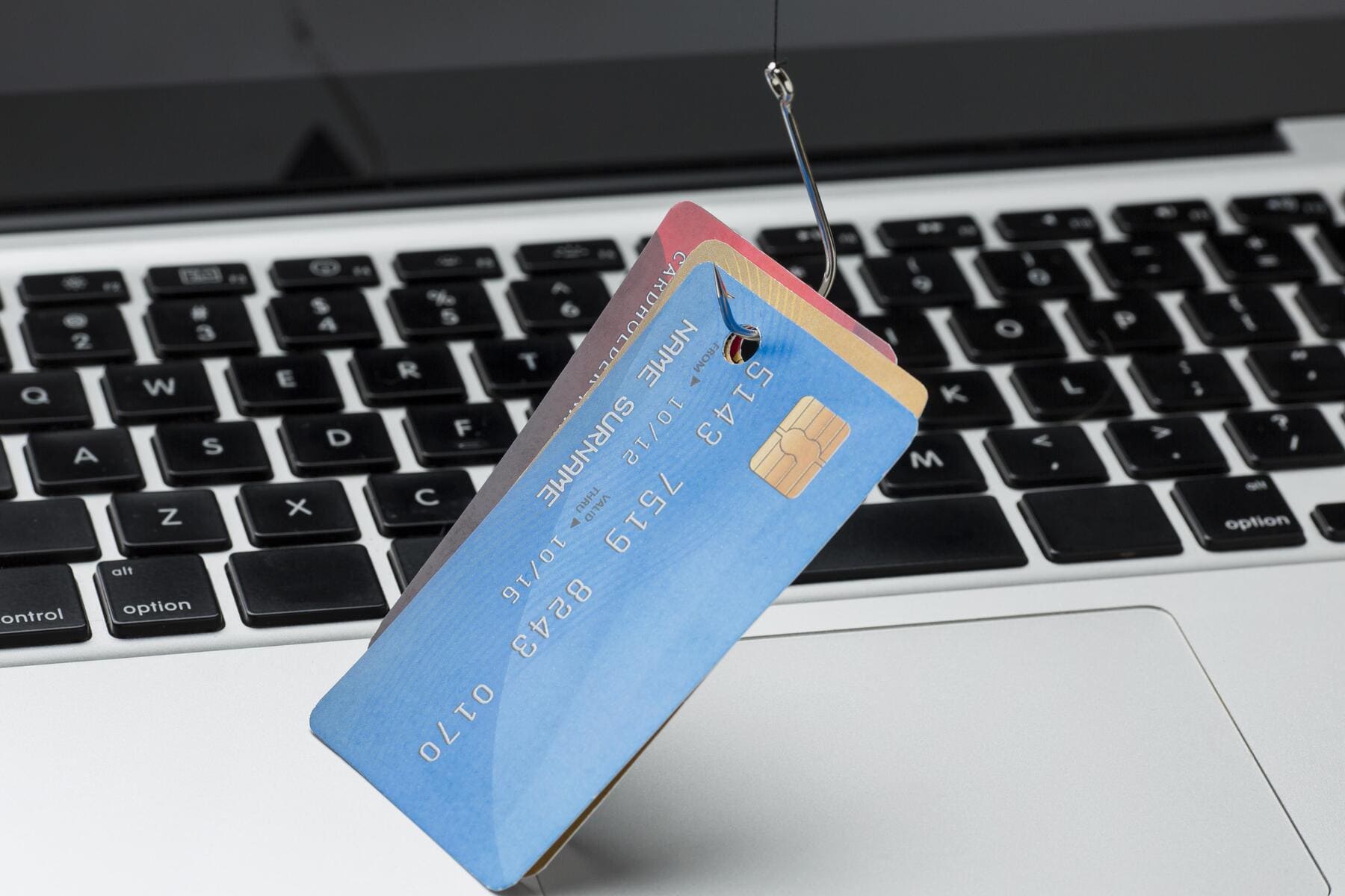 Las estafas digitales son cada vez más frecuentes. Existen diferentes modalidades en las que los ciberdelicuentes buscan obtener información personal. Foto: La Hora.