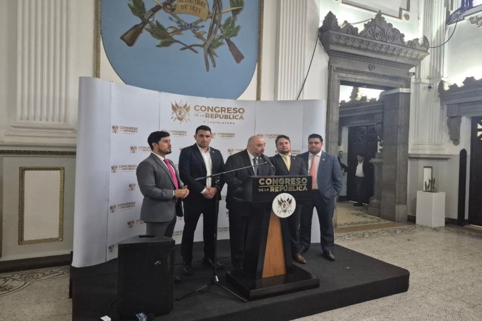 transmisionesreforma Diputados de distintos bloques presentan una reforma a la Ley para el Desarrollo de la Cultura Física y el Deporte para que se amplíe la transmisión de eventos deportivos. Foto: La Hora
