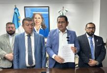 El jefe de la bancada UNe, José Inés Castillo, reconoció que el subdelegado de la OPT que firmó el informe para el traslado de "El Lobo" fue candidato por ese partido político. Foto: La Hora / José Orozco