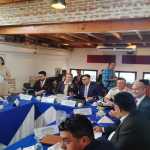 El viceministro de Transportes, Fernando Suriano, explica los objetivos de aprobar una ley del sistema portuario. Foto: La Hora