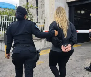 Viajera rumbo a Colombia es sorprendida con más de US$10 mil sin declarar en el Aeropuerto La Aurora