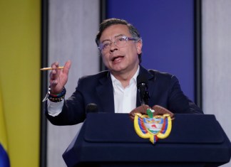 El presidente de Colombia, Gustavo Petro, habla durante una rueda de prensa en Bogotá
