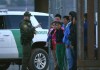 Juez impide a EEUU detener a menores no acompañados una vez que cumplen 18 años