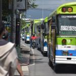 Manifestación de buses por pago de subsidio se desarrolla este lunes. Foto: José Orozco