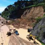 El derrumbe en el kilómetro 24 de la carretera a El Salvador. Foto La Hora: José Orozco