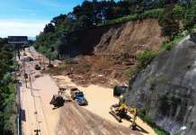 El derrumbe en el kilómetro 24 de la carretera a El Salvador. Foto La Hora: José Orozco
