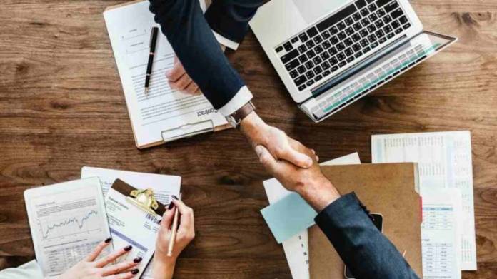 4-merger-agreement-business-businessman-872957-770x433 (1) Mintrab lanza reglamento para la autorización de permisos de trabajo para personas extranjeras.