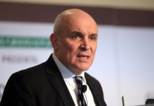 EFE: Diputado argentino admite que laboró para Minas del Pueblo, vinculada a acusado de narcotráfico en EE. UU. José Luis Espert admitió haber tenido vínculo con Federico 'Fred' Machado, por medio de una empresa guatemalteca. Foto La Hora: EFE