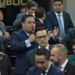 El jefe de bloque de Vamos, Allan Rodríguez, acusó a los miembros del oficialismo de llevar mototaxistas para amedrentarlos. Foto La Hora: José Orozco