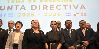 Karla Guitiérrez es juramentada como presidenta del Parlacen pese a los amparos presentados por la bancada UNE. Foto La Hora: Fabricio Alonzo