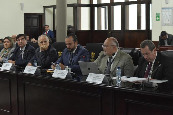El Organismo Judicial (OJ) señaló una reducción del techo en el proyecto del presupuesto para el 2026, en la Comisión de Finanzas. En la foto, los magistrados de izquierda a derecha, Jenny Alvarado, Teodulo Cifuentes y René Girón. Foto La Hora: José Orozco