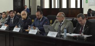 El Organismo Judicial (OJ) señaló una reducción del techo en el proyecto del presupuesto para el 2026, en la Comisión de Finanzas. En la foto, los magistrados de izquierda a derecha, Jenny Alvarado, Teodulo Cifuentes y René Girón. Foto La Hora: José Orozco