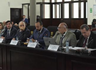 El Organismo Judicial (OJ) señaló una reducción del techo en el proyecto del presupuesto para el 2026, en la Comisión de Finanzas. En la foto, los magistrados de izquierda a derecha, Jenny Alvarado, Teodulo Cifuentes y René Girón. Foto La Hora: José Orozco