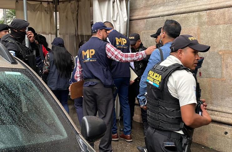 El Ministerio Público (MP) informó que realiza un operativo en el Palacio de Gobernación por la fuga de más de 20 reos. Foto La Hora: José Orozco