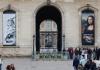 El robo de un conjunto de joyas "de un valor patrimonial e histórico incalculable" en el Museo del Louvre este domingo por la mañana lo llevó a cabo en apenas siete minutos un comando de tres o cuatro ladrones "profesionales", pero que perdieron una parte del botín en su huida. EFE/EPA/Mohammed Badra