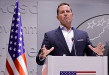 Fotografía de archivo del diplomático estadounidense Richard Grenell. Foto La Hora: EFE