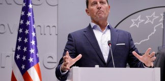 Fotografía de archivo del diplomático estadounidense Richard Grenell. Foto La Hora: EFE