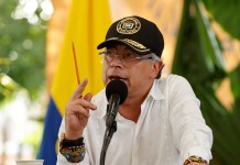 EFE: Petro muestra rechazo ante la absolución de Uribe Gustavo Petro