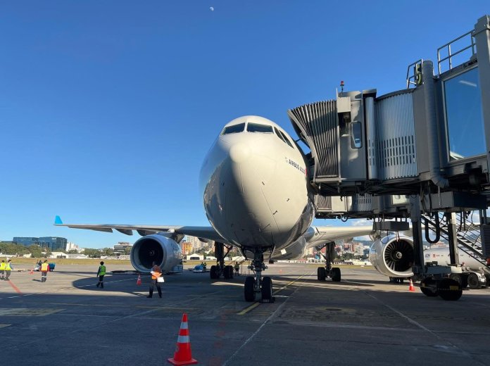 AILA puerta de abordaje