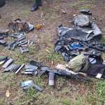 PNC el decomiso de un arsenal de armas de fuego de alto calibre durante un operativo estratégico realizado en la zona 3 de Escuintla. Foto La Hora: PNC.