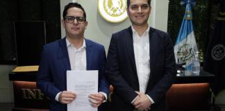 Abogados presentan una asistencia para la debida ejecutoria de la sentencia 6175-2023. Foto La Hora: Daniel Ramírez.