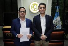 «Ningún juez puede revertir actos consumados»: Abogados actúan en la CC tras acciones de FECI y Orellana Abogados presentan una asistencia para la debida ejecutoria de la sentencia 6175-2023. Foto La Hora: Daniel Ramírez.