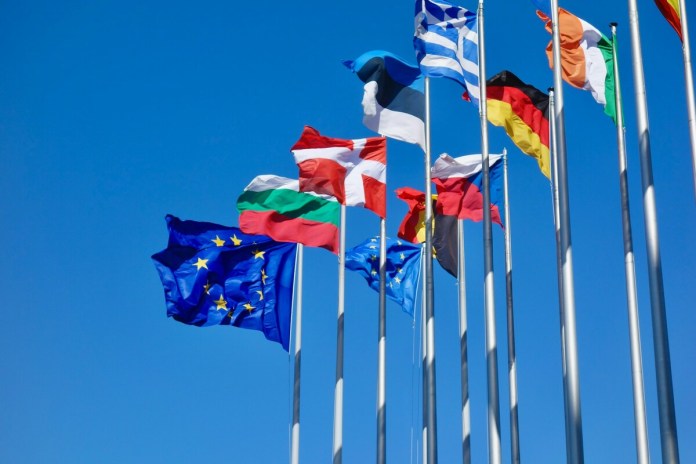 Adiós a los sellos en el pasaporte, conoce el nuevo método de ingreso a la Unión Europea desde este domingo