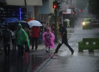 Archivo de lluvias en la zona 1 capitalina. Foto La Hora: Fabricio Alonzo