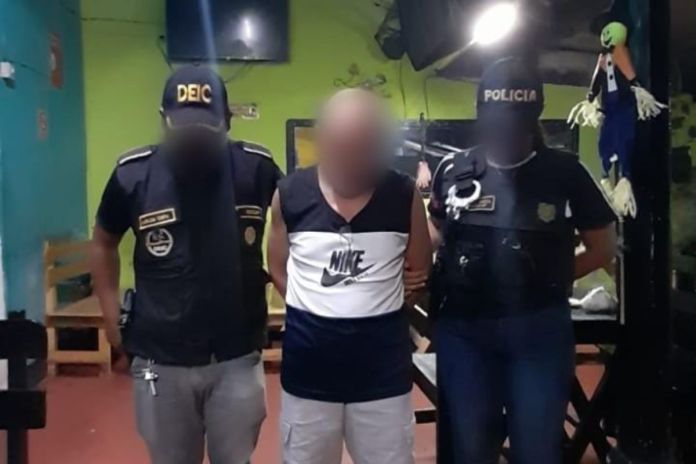 Durante un allanamiento realizado en el departamento de Escuintla, se logró rescatar a cinco mujeres y capturar a un ciudadano salvadoreño. Foto La Hora: PNC.