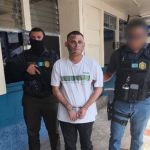 INTERPOL Guatemala recibió a Mejía Argueta, quien fue ubicado en México y entregado a Guatemala para ser expulsado a Honduras. Foto La Hora: PNC.