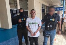 INTERPOL Guatemala recibió a Mejía Argueta, quien fue ubicado en México y entregado a Guatemala para ser expulsado a Honduras. Foto La Hora: PNC.
