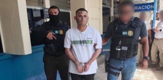 INTERPOL Guatemala recibió a Mejía Argueta, quien fue ubicado en México y entregado a Guatemala para ser expulsado a Honduras. Foto La Hora: PNC.