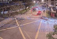 Conductor de un vehículo tipo pickup realizando disparos. Foto La Hora: Captura.