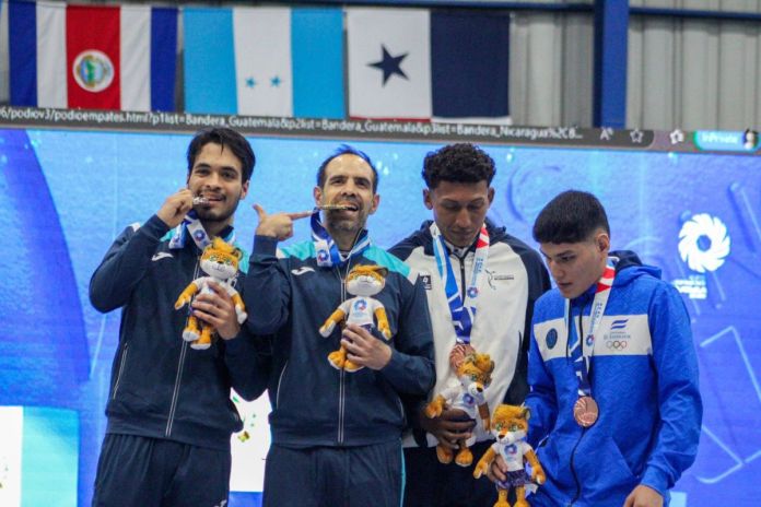 Atletas ganadores de la disciplina de Kikcboxing en los Juegos Centroamericanos. Foto La Hora: Carlos Vicente