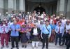 Las autoridades indígenas ancestrales de Iximulew frente al Palacio Nacional. Foto La Hora: Facebook de Autoridades Ancestrales de Iximulew.