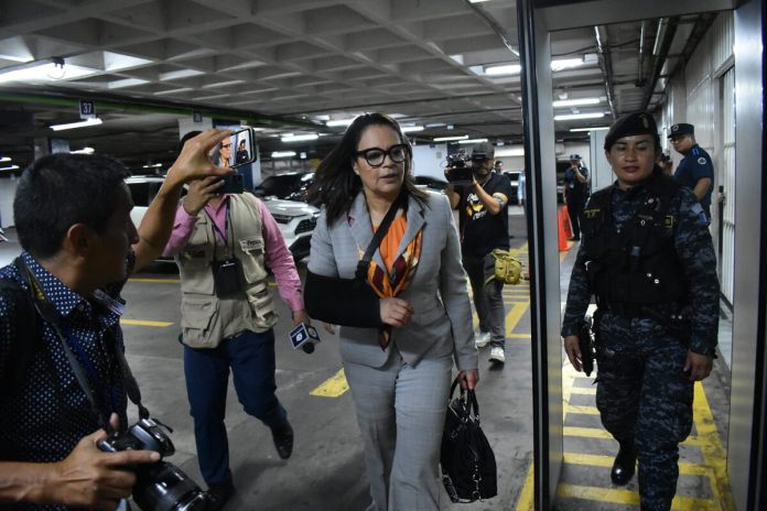La ex vicepresidenta Roxana Baldetti será sometida a una intervención quirúrgica y solicitó permiso para permanecer fuera de prisión. Foto La Hora: Daniel Ramírez