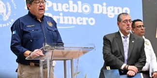 El presidente Bernardo Arévalo y el ministro de Gobernación Francisco Jiménez