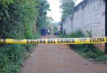 Bomberos localizan restos humanos bajo el puente San Juan, en la ruta al Atlántico Bomberos localizan restos humanos en bolsas en ruta al Atlántico. Foto La Hora: captura.